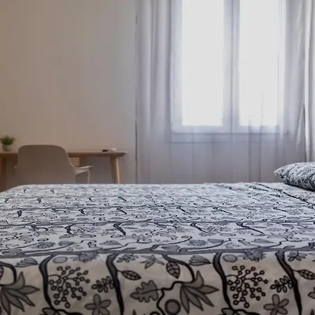 Modern Centraal Gelegen In Bologna. Appartement *
