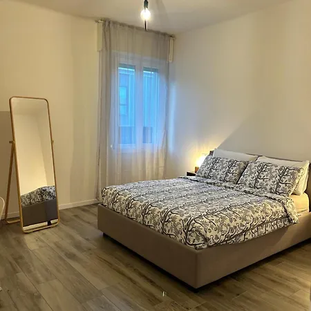 Modern Centraal Gelegen In Bologna. Appartement *