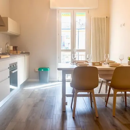 Modern Gelegen In Bologna. * Bolonia